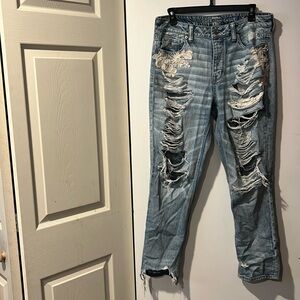 Women’s distressed American Eagle jeans size us 10